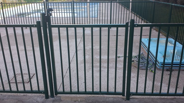 Puerta para piscinas con cierre seguridad