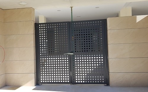 Puerta batiente Chapa Perforada